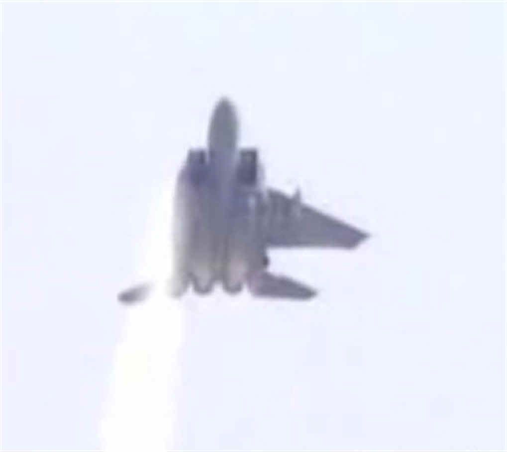http://i403.photobucket.com/albums/pp120/TheHamptons1/F-15Wingless.jpg